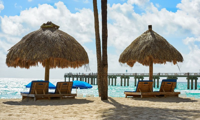 Sunny Isles Beach Hotel | Better Choice for your Beach Getaway! 4 Spacious Units, Onsite Dining, Pool
