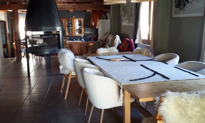 Chateau-Ville-Vieille Ski Chalet | Between ST VERAN AND CEILLAC Beautiful chalet comfort mezzanine fireplace 3Bathrooms