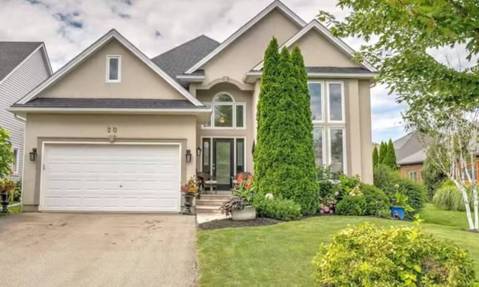 Niagara-on-the-Lake House | Between the Vines