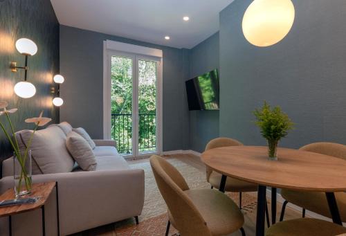 Egia House | BIG 4 ROOMS in a Centric Home Parking Included