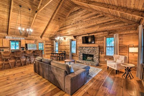 Big Canoe House | Big Canoe Mountain Resort Cabin with Pool Access!