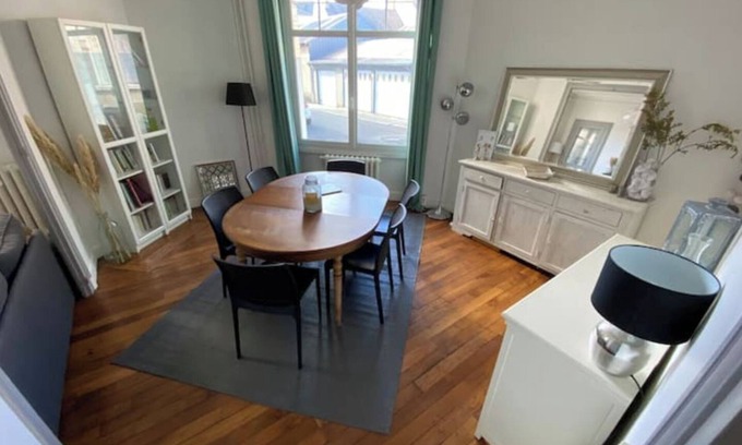 Miroir - Batignolles House | Big house. Near train station and streetcar. 2 24h tickets free!