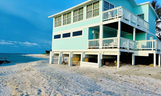 Jose's Hideaway House | Big on the Beach House, Oceanfront with Stunning views!