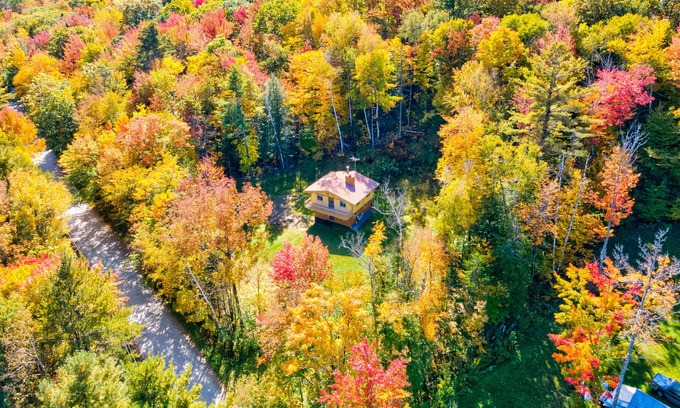 Ludlow House | Bigfoot Chalet, Golf-Hike-Boat-Bike-Fish-RELAX!