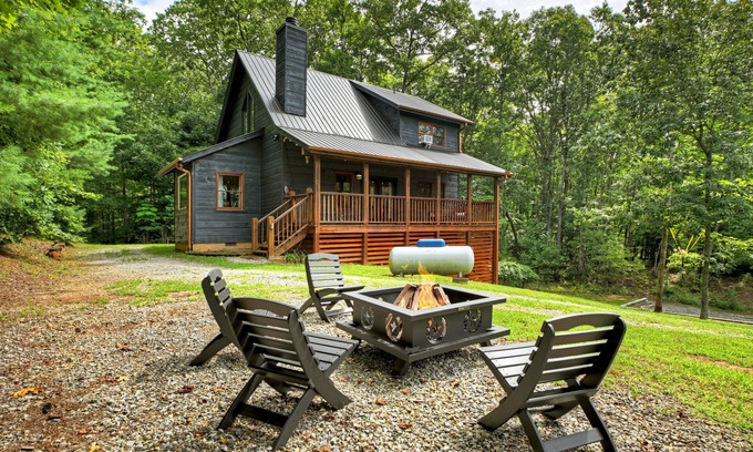 Morganton Cabin | Bigfoot's Solitude | Game Room | Outdoor Firepit | Grill