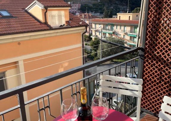 Finalborgo Apartment | Bike & Sea under castle dreams at Finalborgo