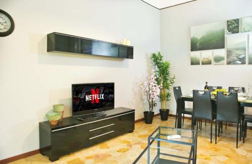 Nova Milanese Apartment | Bilocale Nova Milanese vicino Milano Monza - Parcheggio, terrazzo, Wifi, AC, Netfilx -
