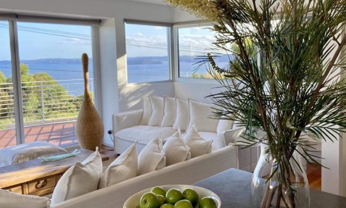 Killcare Heights House | Binalong House by HolidayCo.