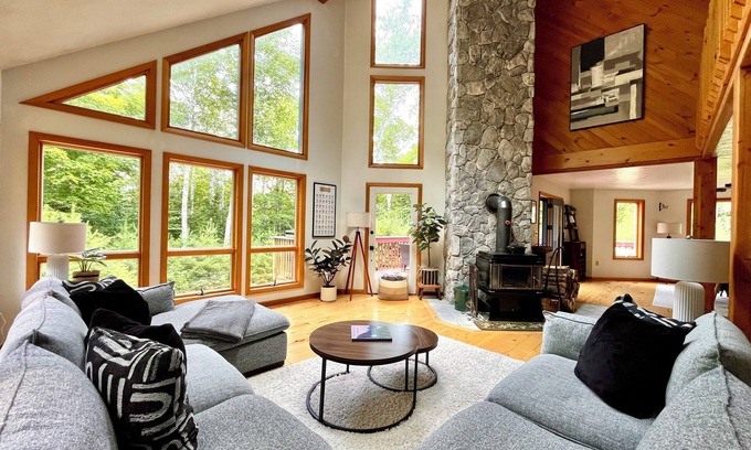 Thornton House | Birchwood Retreat: spacious & modern forest refuge