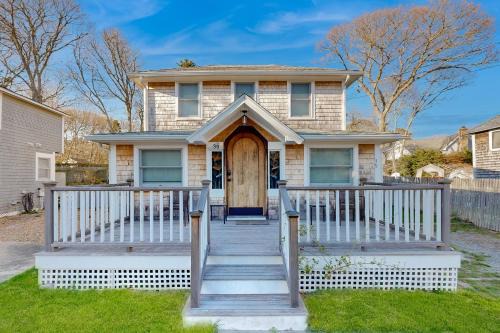 Oak Bluffs House | Birds of Paradise