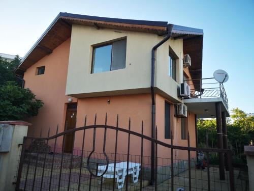 Chernomorets House | Black Pearl