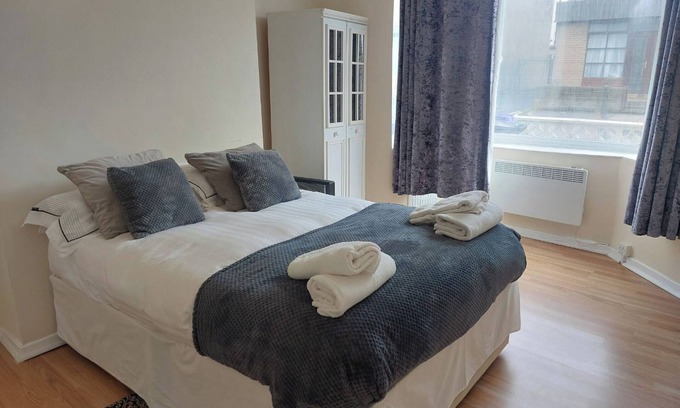 South Shore Apartment | Blackpool - 1-bed Apartment - Sleeps 3 - Pets Allowed Smoking There is a Small Garden