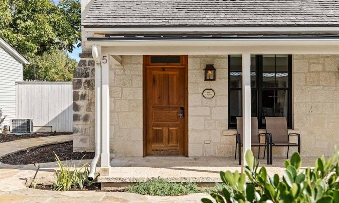 Fredericksburg Cabin | Blacksmith Quarters: The Louise|DT|Hot Tub