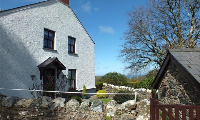 Newport House | Blaenpant Bach