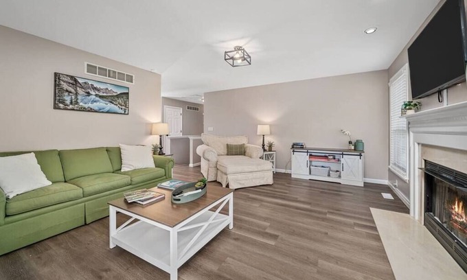 St. Charles House | Blair's House in St. Charles - Long Stays Welcome