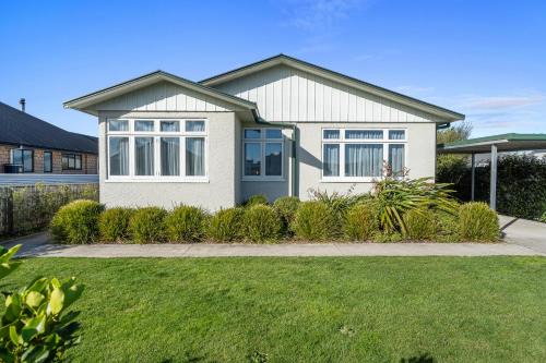 Blenheim House | Bliss on Barratt - Blenheim Holiday Home
