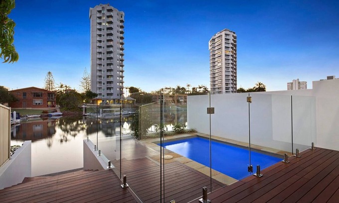 Surfers Paradise Villa | Bliss On Paradise Island