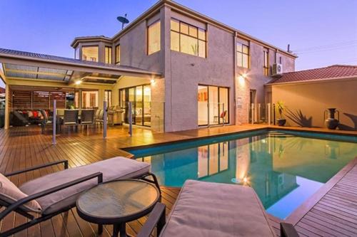 Broadbeach Waters House | Bliss On Sunshine