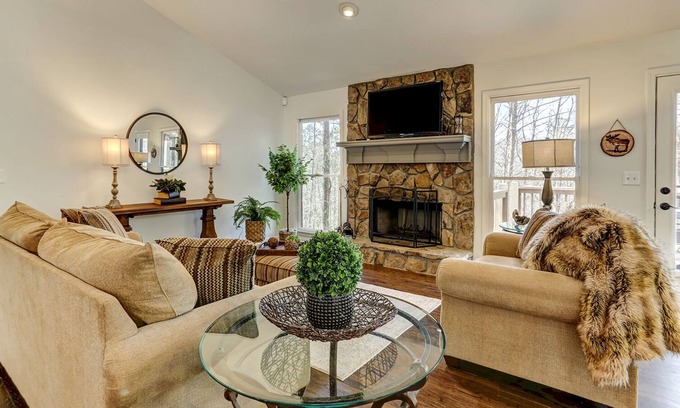 Big Canoe House | Blissful Escape | Relax on the screened-in porch and cook in the gourmet kitchen
