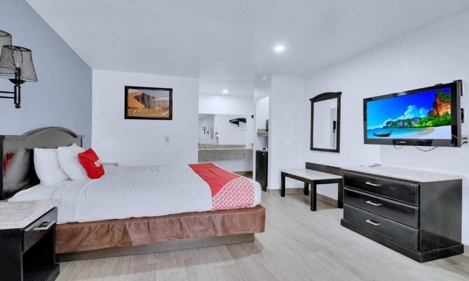 Oakville Hotel | Blissful Room Near Dairy Queen – Pool, Pets Allowed & Parking Included