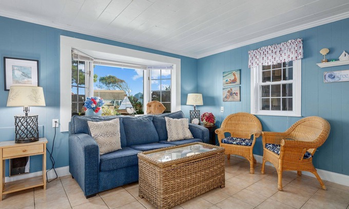 Yarmouth Cottage | Blue Bird's Nest – Cozy Cottage Steps from Nantucket Sound