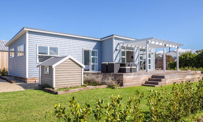 Martinborough House | Blue Bungalow