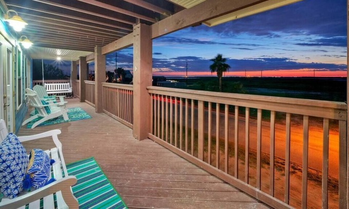 Leeward Sands House | Blue Crush-Near City Pool, Channel View
