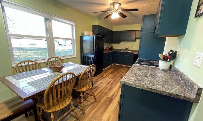 Logan Cottage | Blue Heron Cottage With Game Room, Deck & Hot Tub