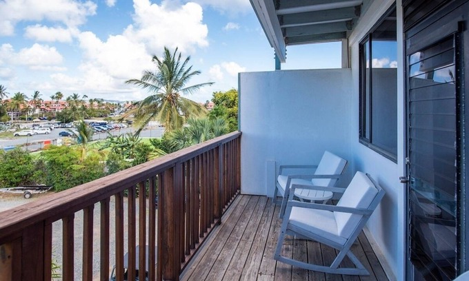 Red Hook Apartment | Blue Horizon, One - Walk to beach & Restaurants.