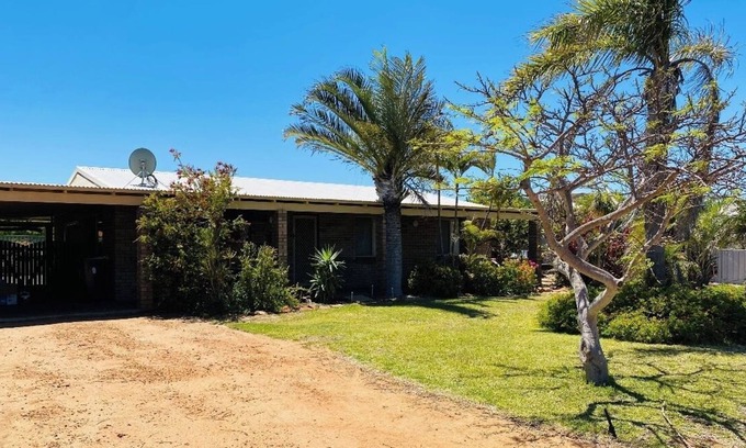 Kalbarri House | Blue Occy Kalbarri Sleeps 8, Pet Friendly, Free Wifi, Central Location