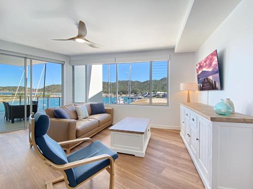 Nelly Bay Apartment | Blue on Blue Apartment 1361