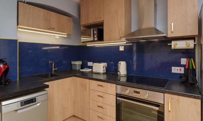 Portsmouth House | Blue Sparrow House