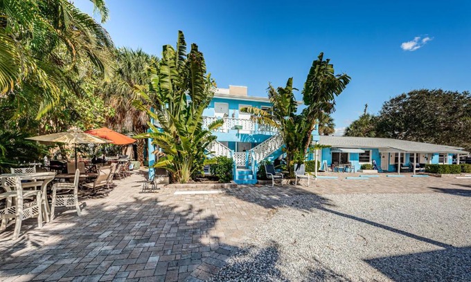 Indian Rocks Beach Apartment | Blue Water Beachside villa 3