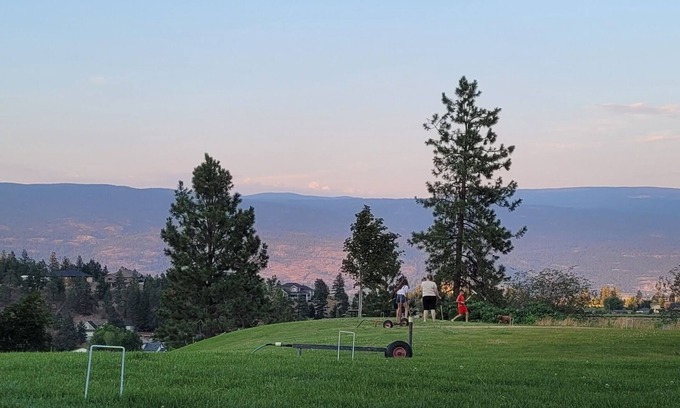 Okanagan-Similkameen Other | Blueberry Hill Vineyards-Farmhouse with private hot tub