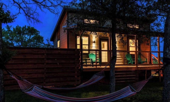 Fredericksburg Cottage | Bluebonnet Waterfront Cottage With Hot Tub