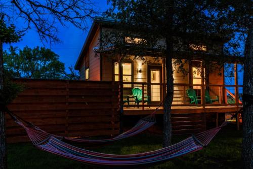 Fredericksburg House | Bluebonnet Waterfront Cottage with Hot Tub