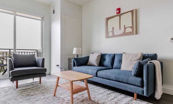 Elmhurst Apartment | Blueground | Elmhurst, pool, nr Elmhurst Art Museum