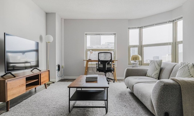 Rush and Division Apartment | Blueground | Gold Coast, BBQ & gym, nr Hancock