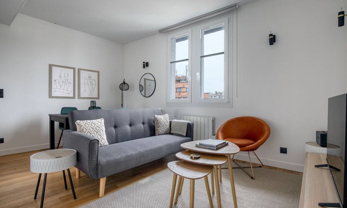 Sorbonne Apartment | Blueground | Sorbonne, balcony, a/c & great view