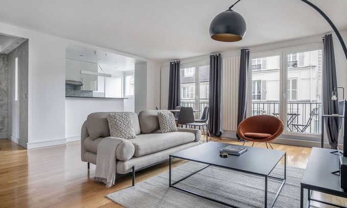 L'Europe Apartment | Blueground | Villiers, elevator, nr shopping