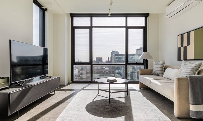 West Loop Apartment | Blueground | West Loop, gym & bbq, nr Willis Tower