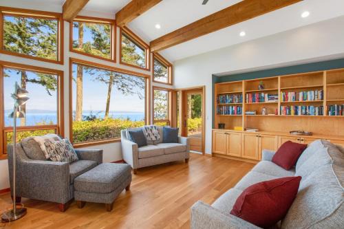 Port Angeles House | Blufftop on Freshwater Bay