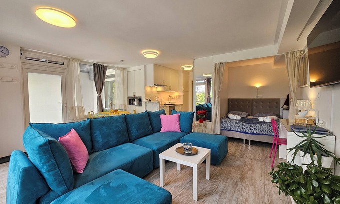 Siska District Apartment | Bolero A Tour As/Modern and comfortable studio with WiFi and AC in Ljubljana