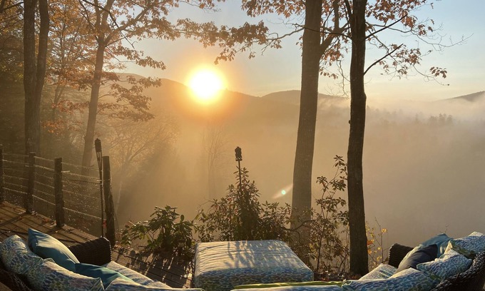 Thornton House | Book a vacation now to hike the white mountains on the numerous trails near by