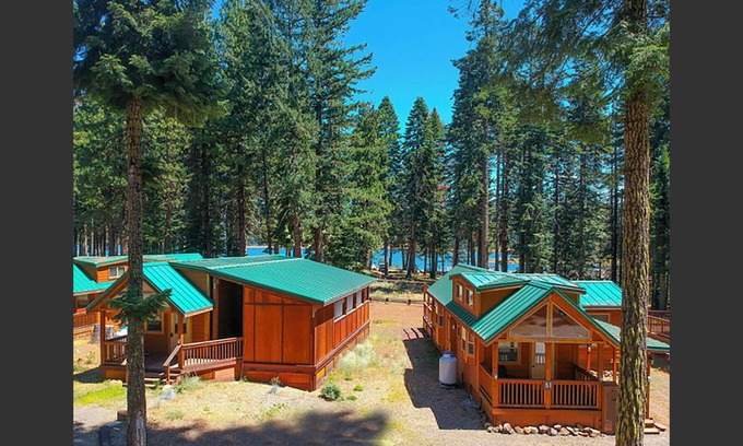 Ashland Cabin | BookStayHop - #51 & 52 Hyatt Prairie Rd. Compound -Hot Tubs and Mountain Views!