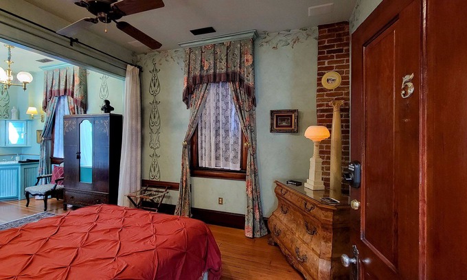 Historic Railroad District House | BookStayHop - Peerless Hotel~ Guest Room 5 ~Downtown Ashland
