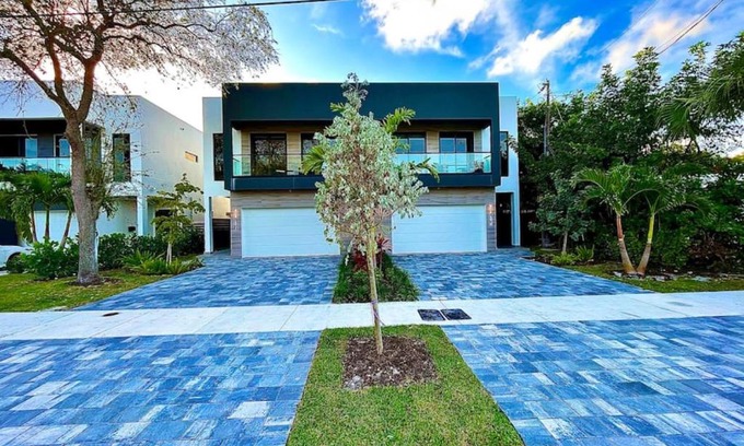 Victoria Park House | Botanical Oasis Home with 2 Pools