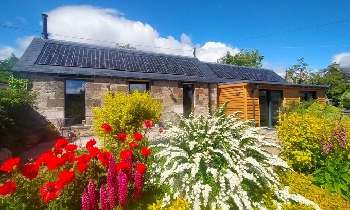 Pitlochry House | Braeside Cottage - Adorable 2 Bedroom Eco-Friendly Character Cottage