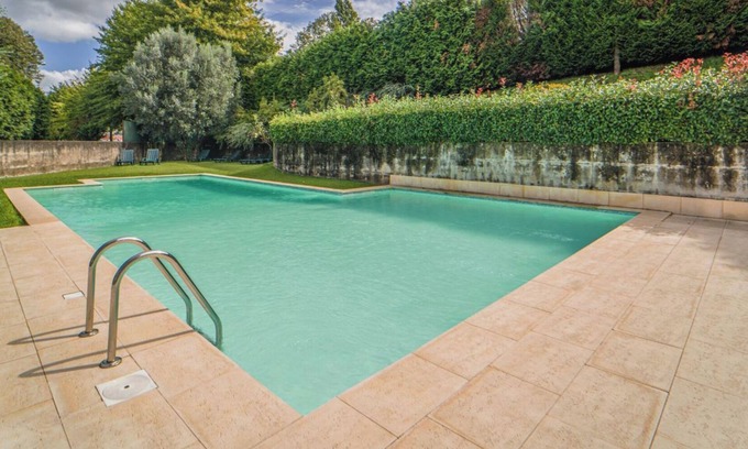 Portela Apartment | Braga exclusive flat with pool and gardens