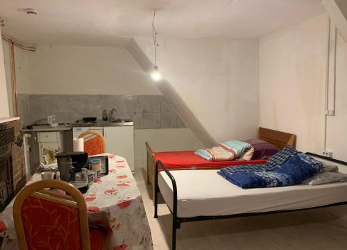 Erkeln Apartment | Brakel Monteue- Ferin Zimmer 1